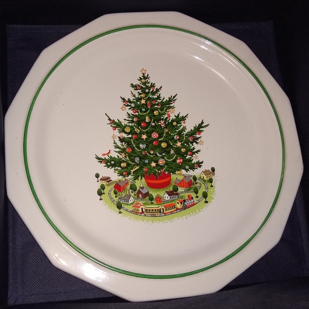 Pfaltzgraff Christmas Heritage Dish